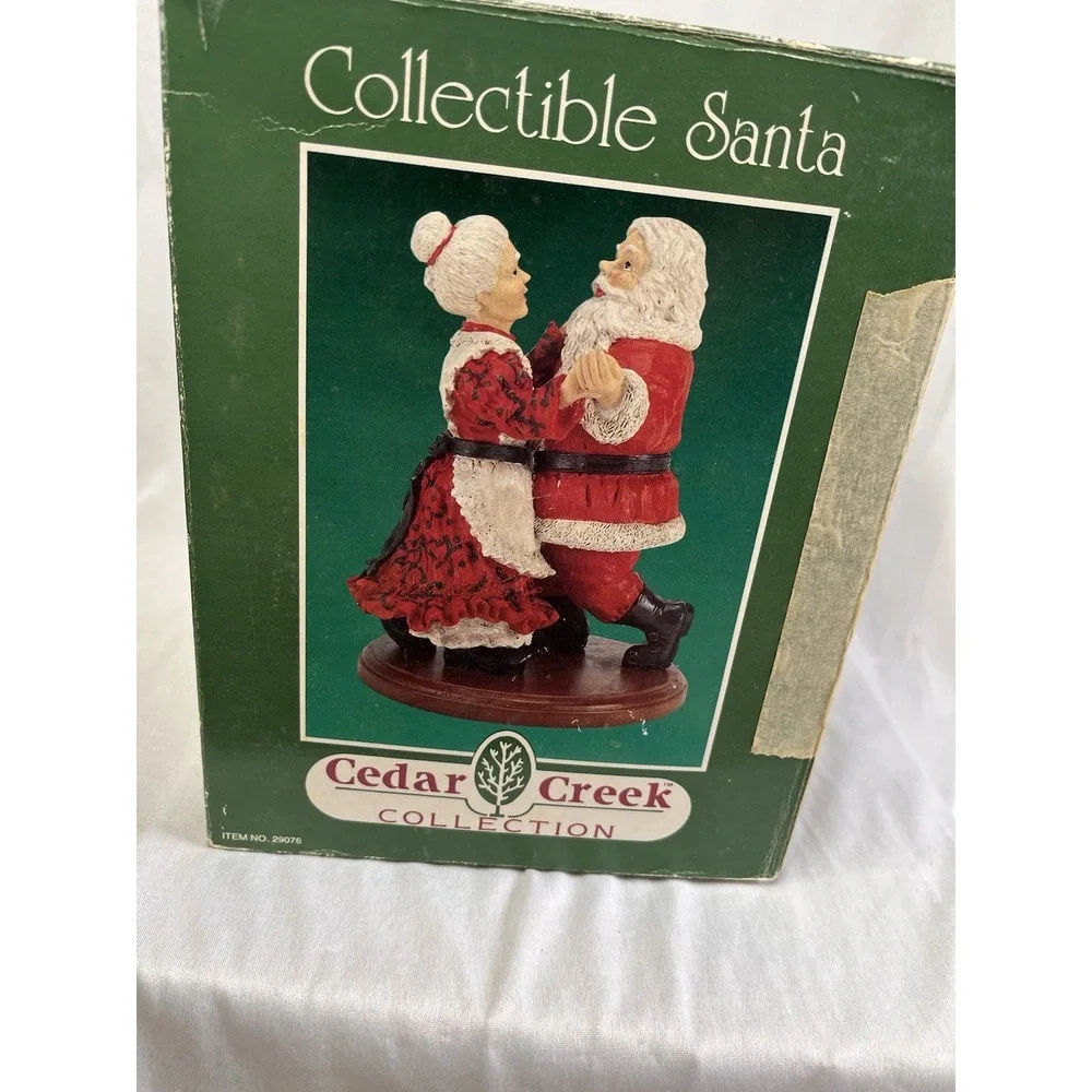 Vintage Figurine Santa & Mrs Clause Dancing Cedar‎ Creek